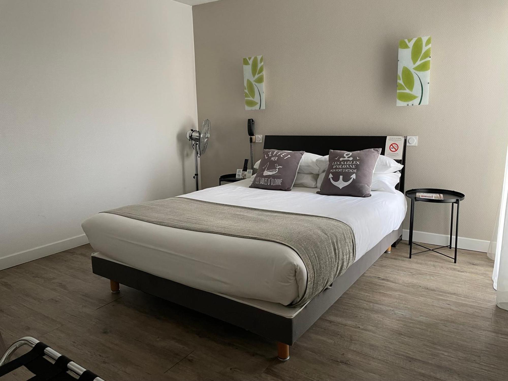 Cit'Hotel Le Chene Vert Les Sables-dʼOlonne Esterno foto